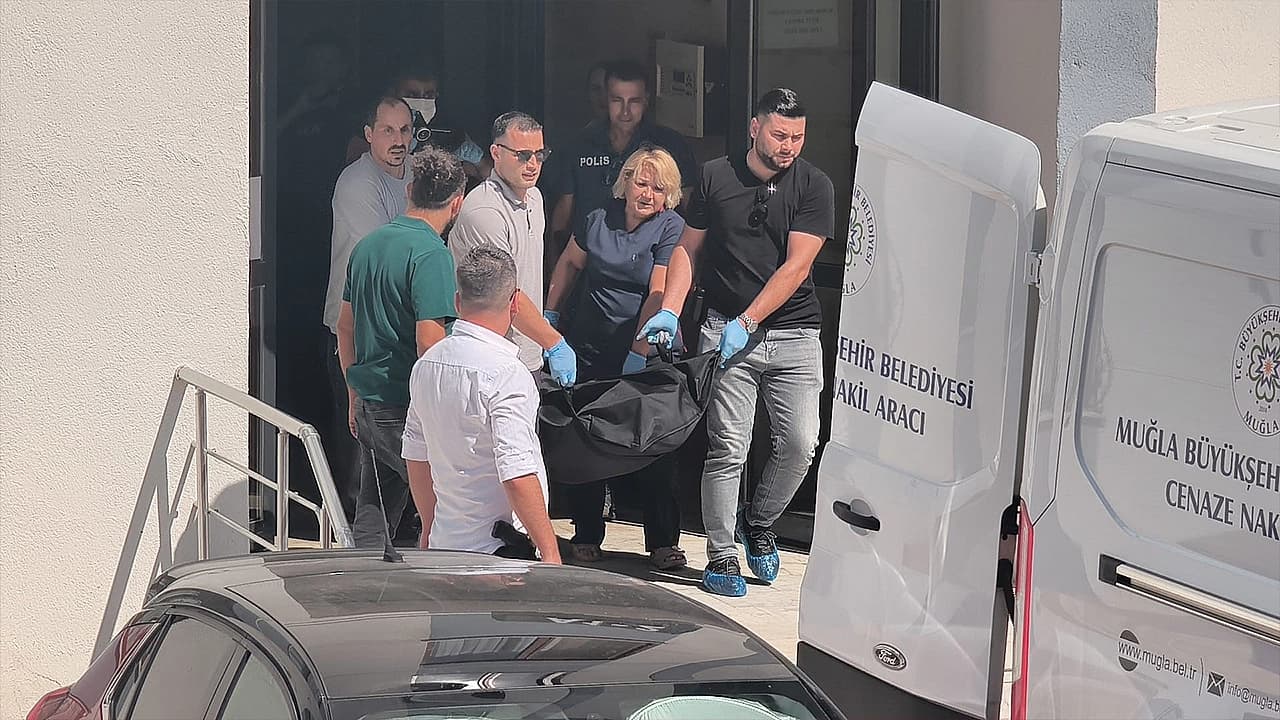 Barışma bahanesiyle geldi, önce eski kız arkadaşını sonra kendini vurdu