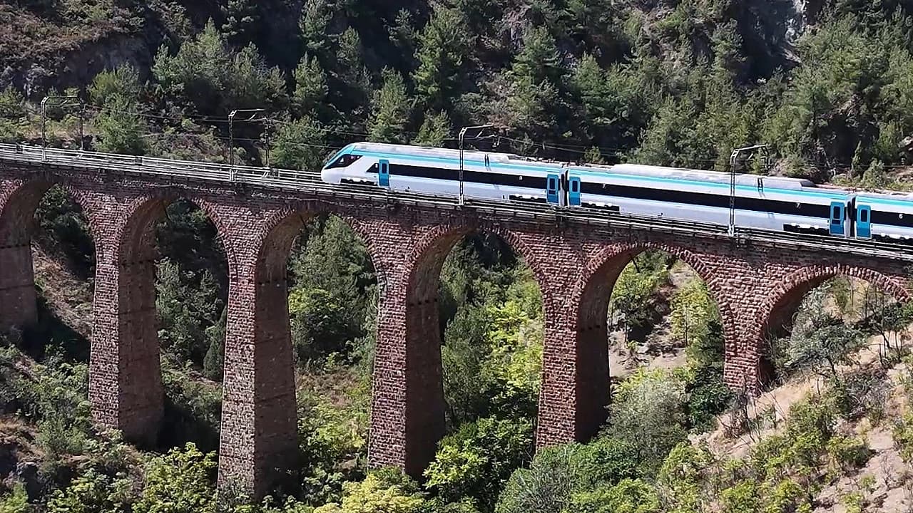 Test süreçleri başarıyla devam eden Milli Elektrikli Hızlı Tren'imiz saatte 250 kilometre hıza ulaştı