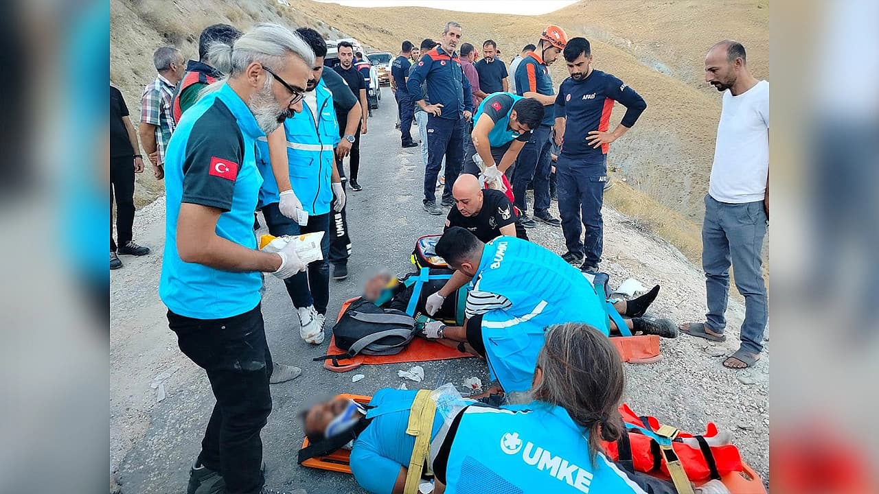 Elazığ’daki feci kazada 5’i ağır 13 yaralı