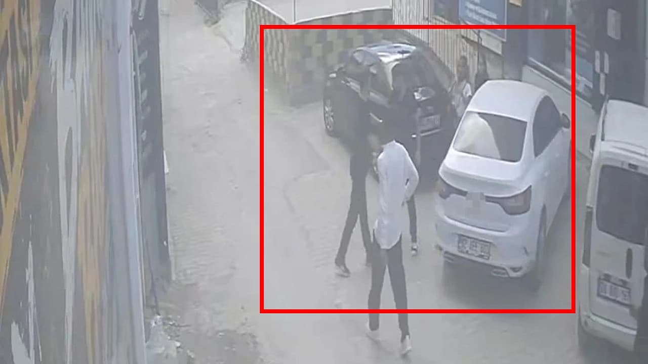 Tartışmayı ayırmak istedi, bıçaklanıp hastanelik oldu