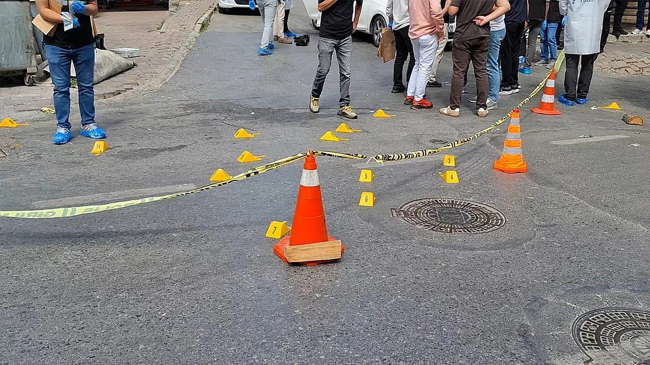 Seyir halindeki otomobile silahlı saldırı: 1 ölü