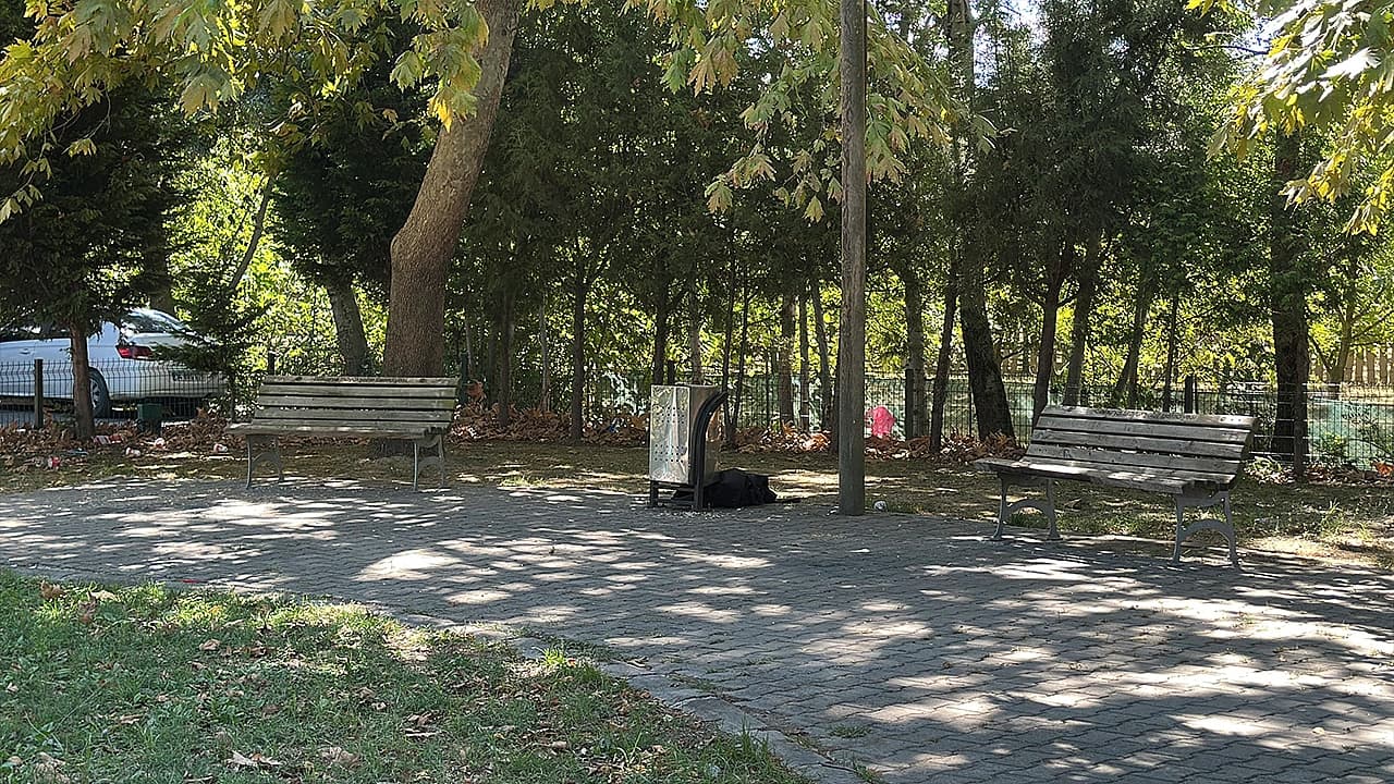 Cami parkındaki bankta şüpheli ölüm
