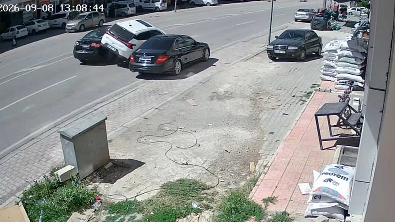 Karakoçan’da aynı kavşakta bir gün arayla 2 kaza