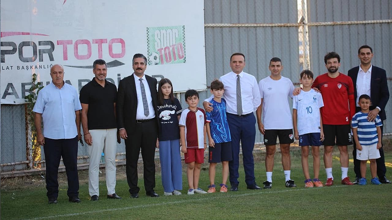 Elazığ Cumhuriyet Başsavcısı Aşkın Yeğin’den Elazığspor antrenmanına ziyaret