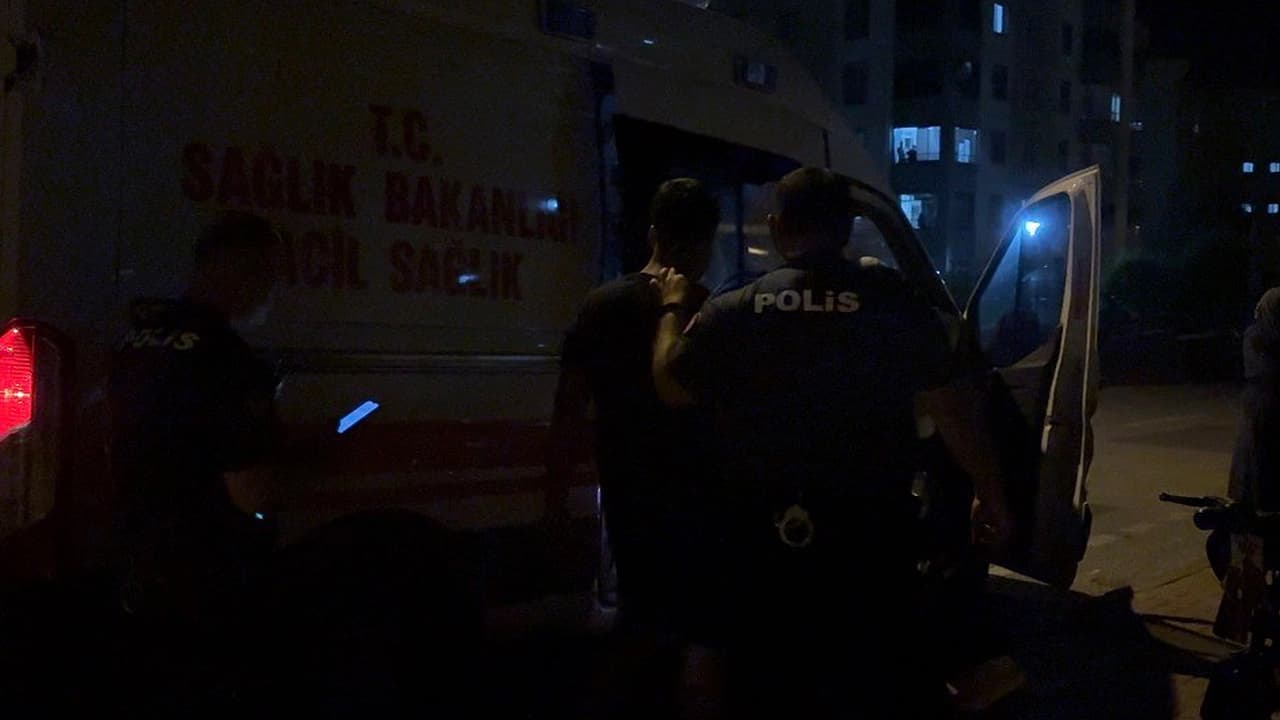 Bıçaklı kavga kanlı bitti: 1’i ağır 3 yaralı