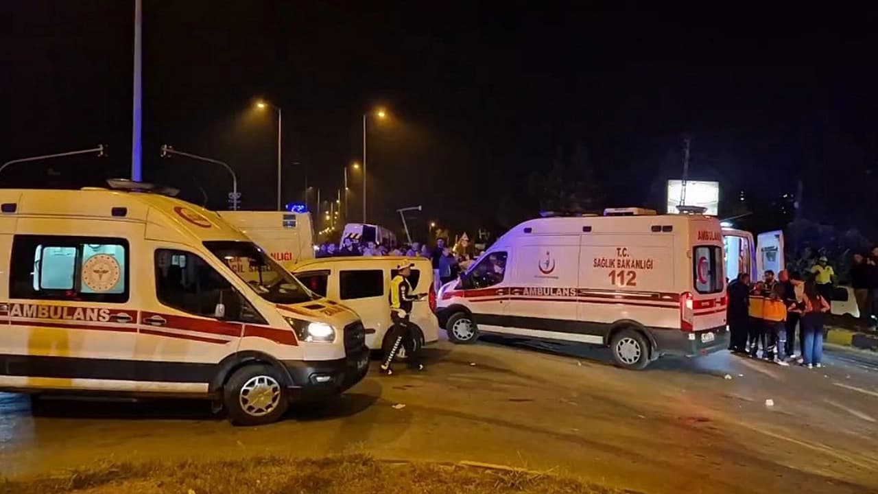 Düğün dönüşü can pazarı: 3’ü çocuk 21 yaralı