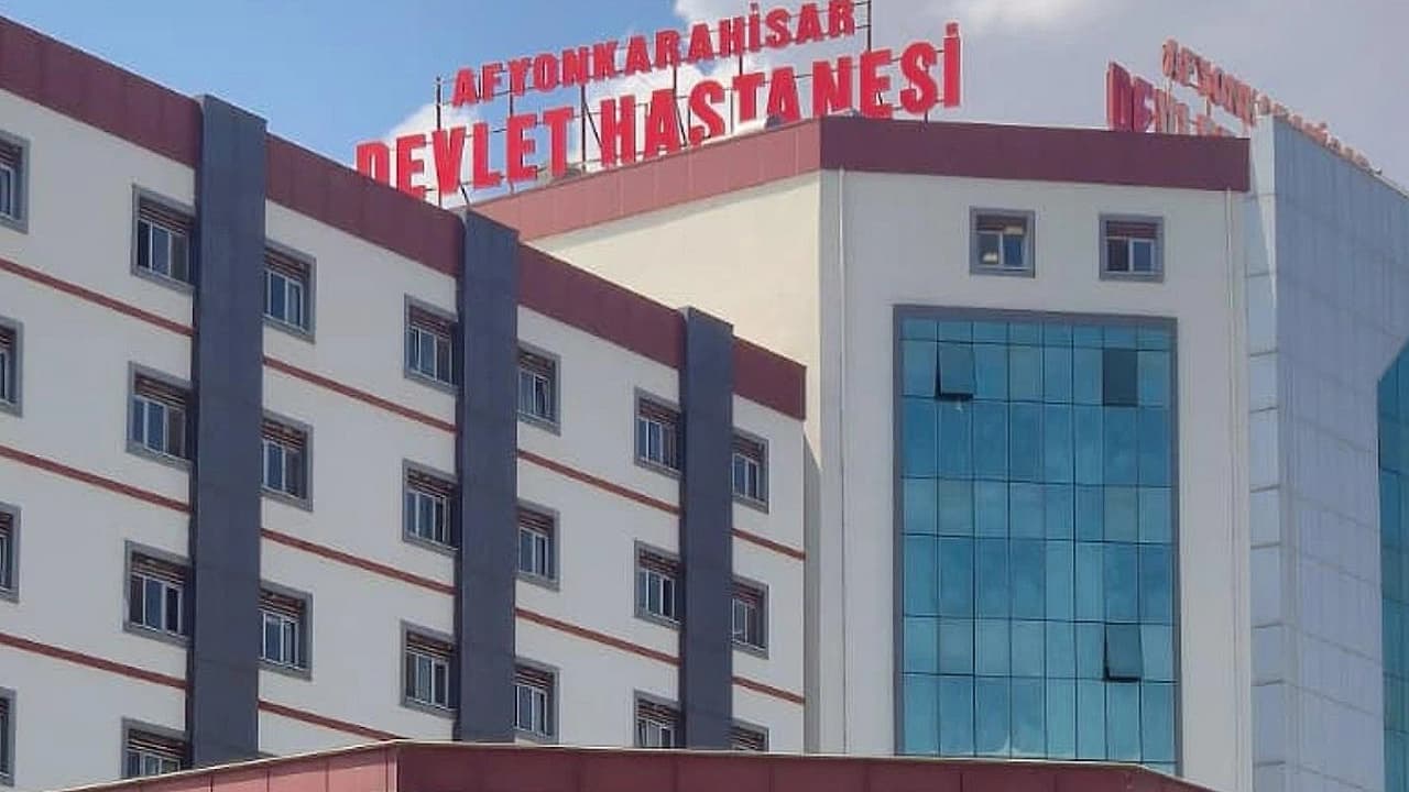 Hastanede doktorlar arasında kavga: Kadının eşi doktora saldırdı