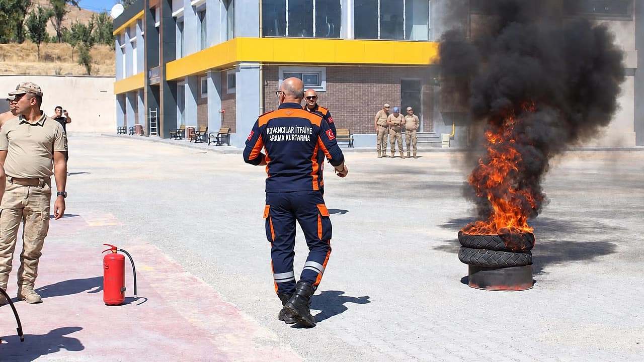 Kovancılar’da Jandarma Personeline Yangın ve Arama Kurtarma Eğitimi
